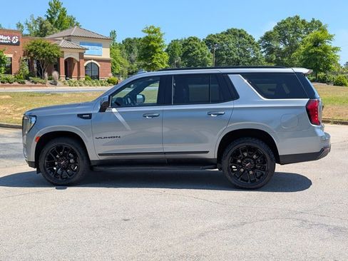 Used 2023 GMC Yukon SLT AWD/4WD image 30