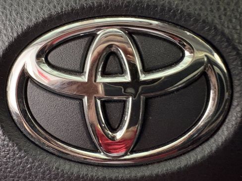 Used 2024 Toyota RAV4 LE AWD/4WD image 17
