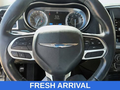 Used 2017 Chrysler 300 Limited w/ Value Package RWD image 21