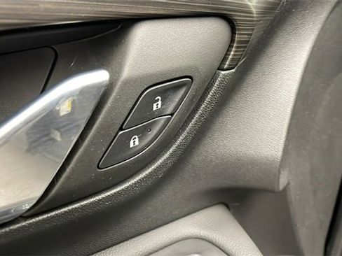 Certified 2023 GMC Terrain SLE w/ Driver Convenience Package image 9