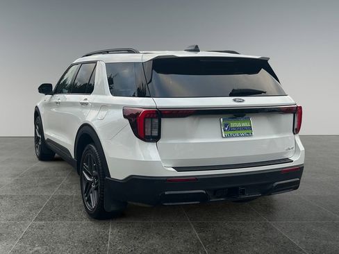 Used 2025 Ford Explorer ST-Line w/ ST-Line Street Pack image 5