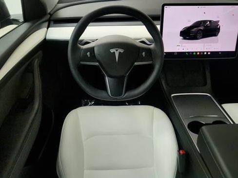 Used 2025 Tesla Model Y Long Range AWD/4WD image 51