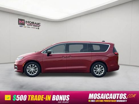 Used 2026 Chrysler Pacifica Limited FWD image 4