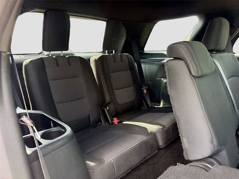 Used 2017 Ford Explorer XLT FWD image 26