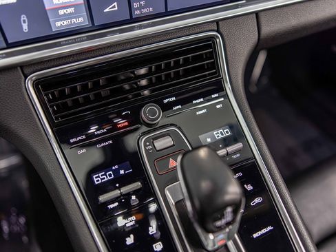 Used 2019 Porsche Panamera image 29