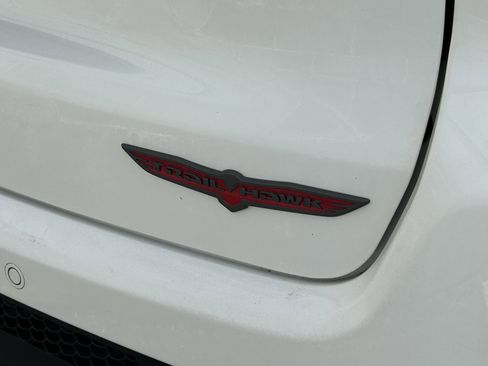 Used 2025 Jeep Compass Trailhawk AWD/4WD image 3