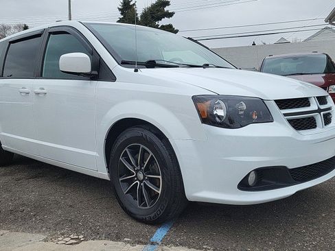Used 2018 Dodge Grand Caravan GT image 3