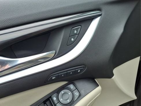 Used 2020 Buick Enclave Premium w/ Sun and Sites Package FWD image 10