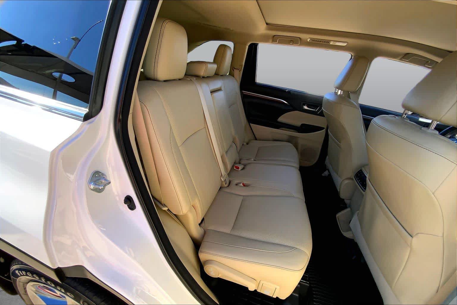 Used 2018 Toyota Highlander Limited Platinum AWD/4WD image 18