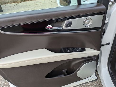 Certified 2022 Lincoln Nautilus Black Label w/ Class II Trailer Tow Package image 15