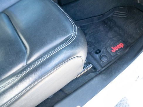 Certified 2022 Jeep Wrangler Unlimited Sahara w/ LED Lighting Group image 42