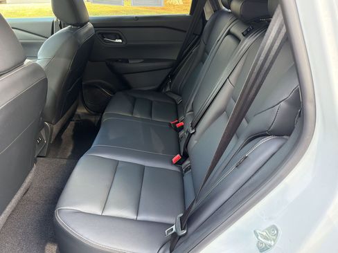 Used 2024 Nissan Rogue SL w/ SL Premium Package image 15