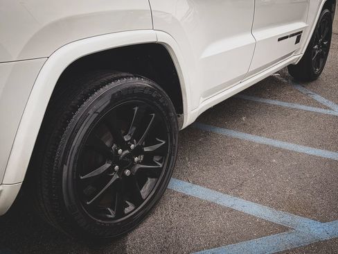 Used 2020 Jeep Grand Cherokee Altitude RWD image 36