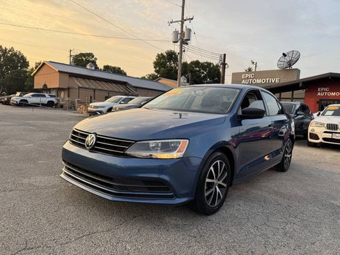 Used 2016 Volkswagen Jetta SE FWD image 1