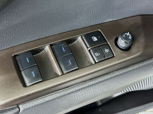 Used 2023 Toyota Camry SE image 15