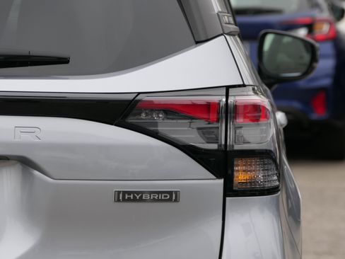 Certified 2025 Subaru Forester Touring AWD/4WD image 5