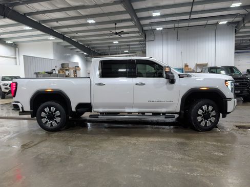 Used 2024 GMC Sierra 2500 Denali w/ Denali Reserve Package image 2