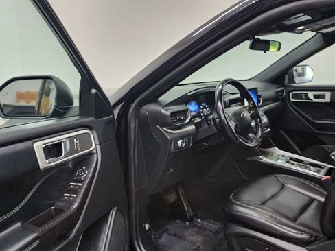Used 2020 Ford Explorer XLT w/ Equipment Group 202A AWD/4WD image 11