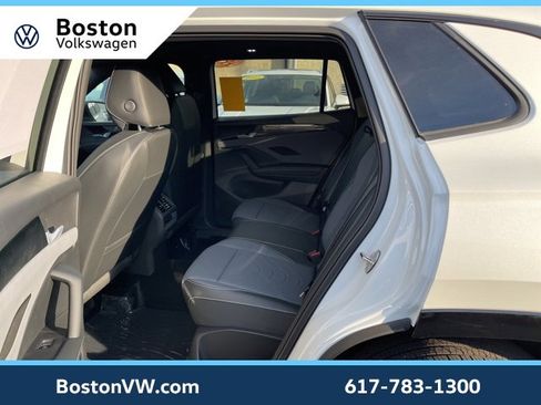 New 2026 Volkswagen Tiguan SE R-Line image 10