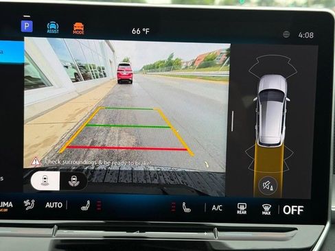 New 2025 Volkswagen Tiguan SE image 12