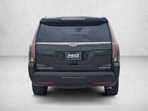 Used 2017 Cadillac Escalade Luxury RWD image 5