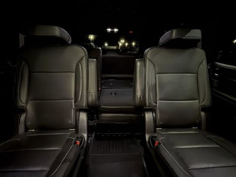 Used 2021 GMC Yukon Denali w/ Denali Premium Package image 26