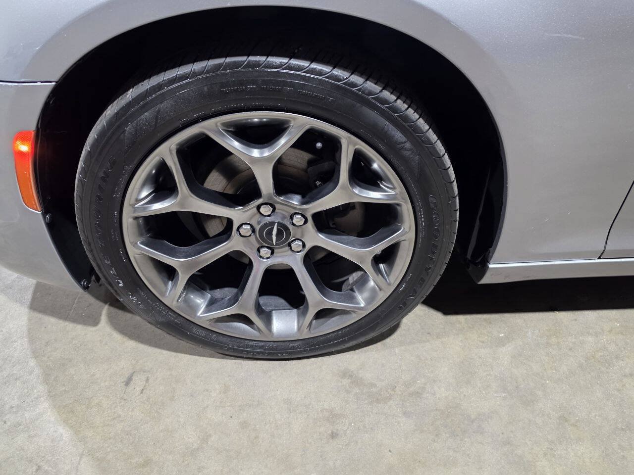 Used 2018 Chrysler 300 S w/ Safetytec Plus Group RWD image 23