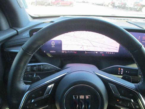 Certified 2025 Buick Enclave Preferred image 28