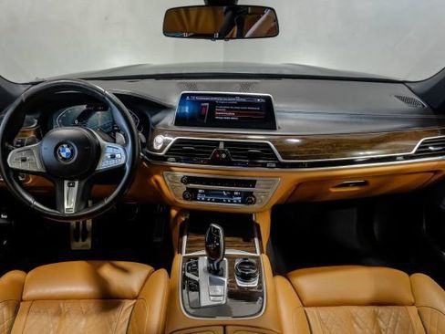 Used 2022 BMW 750i xDrive w/ Luxury Rear Seating Package AWD/4WD image 22