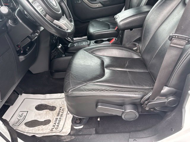 Used 2013 Jeep Wrangler Unlimited Sahara AWD/4WD image 15