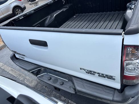 Used 2015 Toyota Tacoma PreRunner w/ SR5 Package RWD image 30