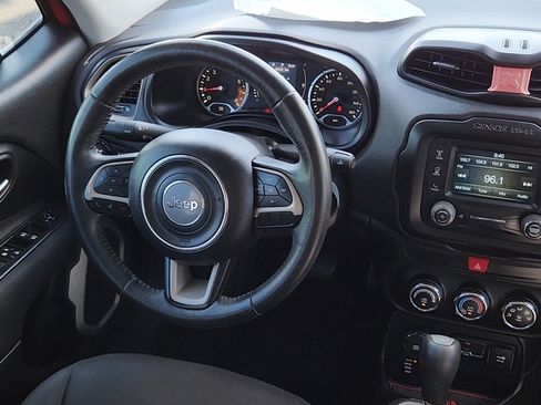 Used 2016 Jeep Renegade Latitude AWD/4WD image 5