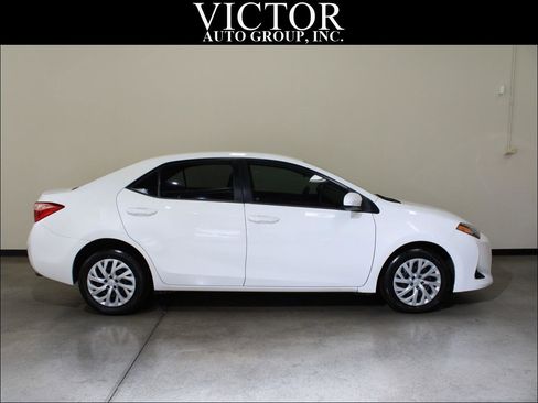 Used 2017 Toyota Corolla LE FWD image 8