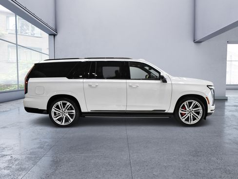 Used 2025 Cadillac Escalade ESV Sport Platinum w/ LPO, Floor Liner Package AWD/4WD image 4