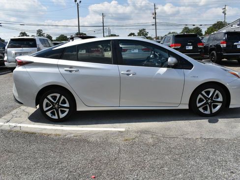 Used 2016 Toyota Prius Four Touring w/ Premium Convenience Package FWD image 5
