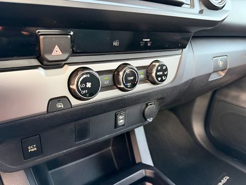 Used 2016 Toyota Tacoma SR RWD image 22
