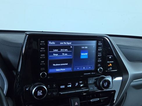 Used 2022 Toyota Highlander XLE AWD/4WD image 17