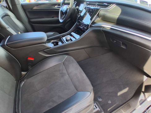 Used 2023 Jeep Grand Cherokee Altitude image 26