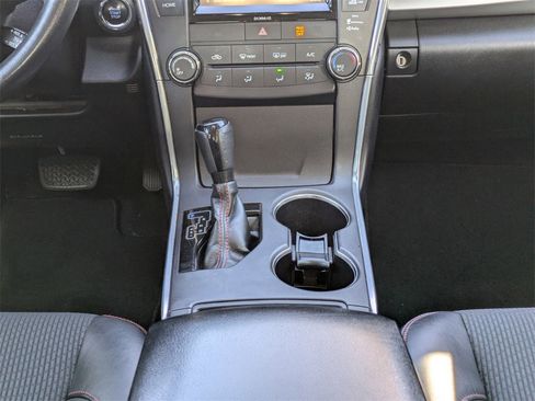 Used 2016 Toyota Camry SE image 21