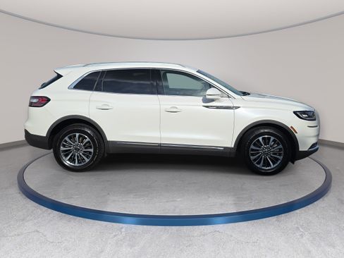 Certified 2023 Lincoln Nautilus AWD w/ Premium Package image 4