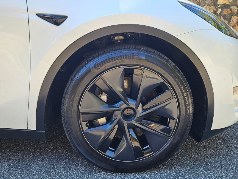 Used 2025 Tesla Model Y Long Range AWD/4WD image 17