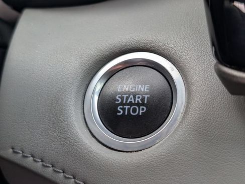 Used 2020 Toyota Highlander XLE FWD image 28