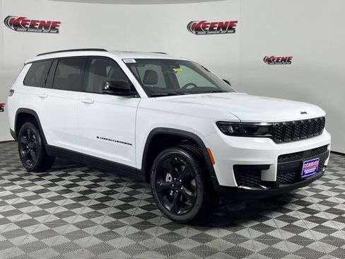 New 2025 Jeep Grand Cherokee L Altitude image 2