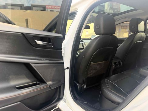 Used 2017 Jaguar XE Prestige RWD image 17