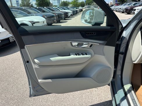 Used 2026 Volvo XC90 B6 Ultra w/ Protection Package AWD/4WD image 18