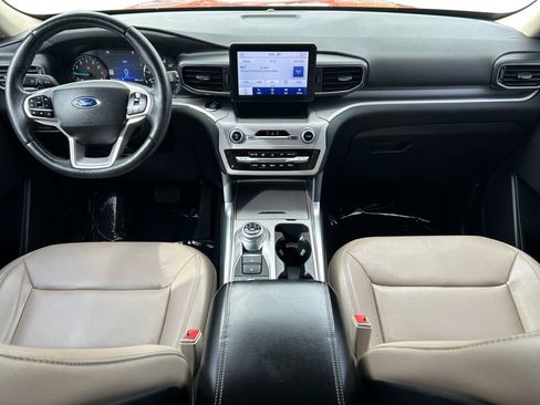 Used 2020 Ford Explorer XLT w/ Equipment Group 202A image 11