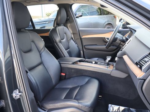 Used 2022 Volvo XC90 T6 Momentum w/ Advanced Package image 23
