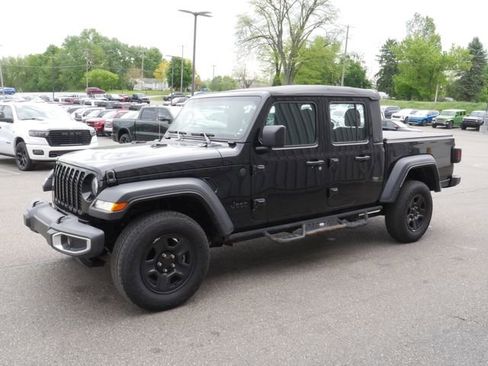 Used 2023 Jeep Gladiator Sport AWD/4WD image 7