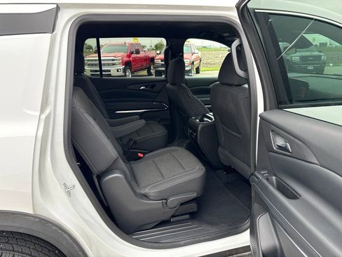 Used 2025 Chevrolet Traverse LT AWD/4WD image 17
