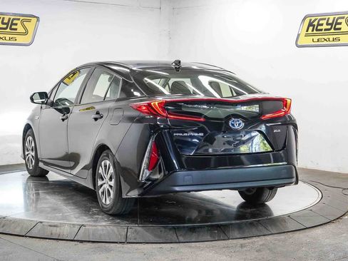 Used 2021 Toyota Prius Prime XLE FWD image 2